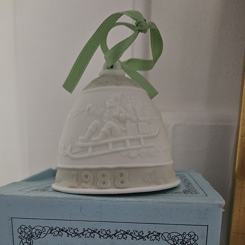 Vintage Lladro 1988 collectible Christmas ornament bell.